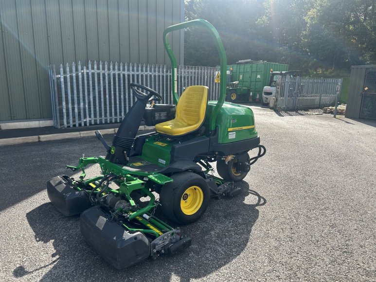 John Deere 2500E Greens Mower