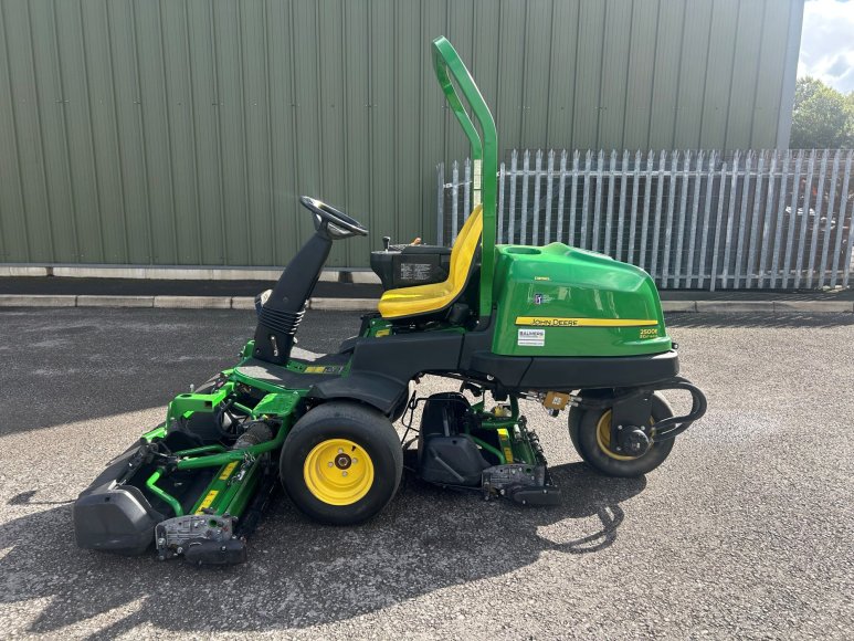 John Deere 2500E Greens Mower