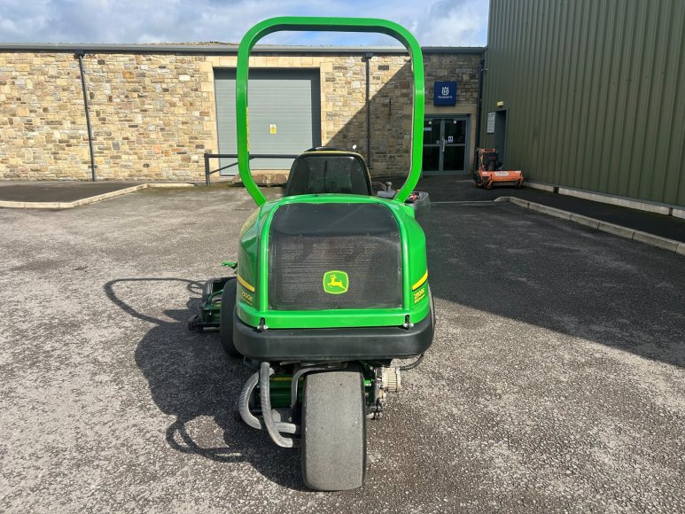 John Deere 2500E Greens Mower
