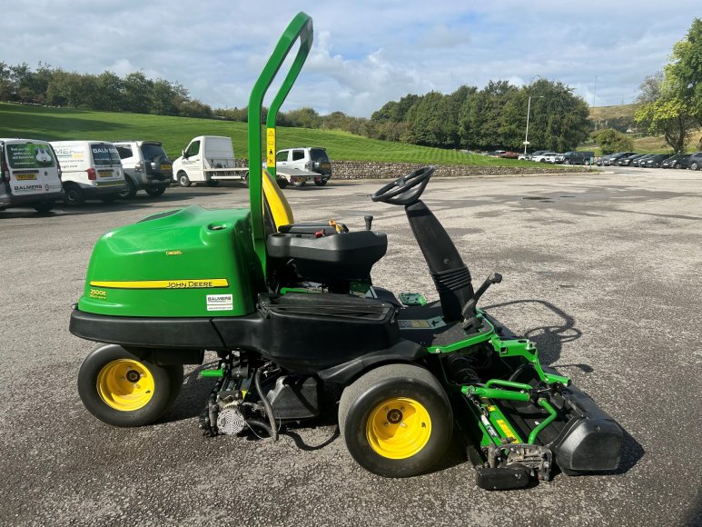 John Deere 2500E Greens Mower
