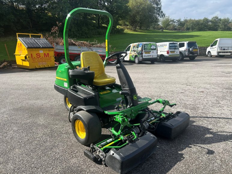John Deere 2500E Greens Mower