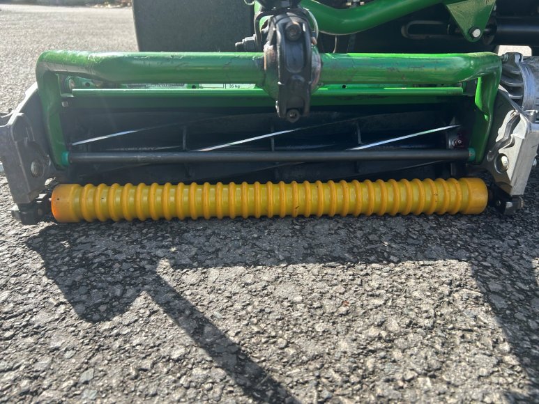 John Deere 2500E Greens Mower