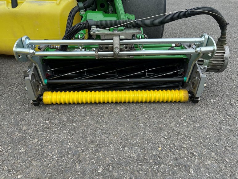John Deere 2750 Greens Mower 