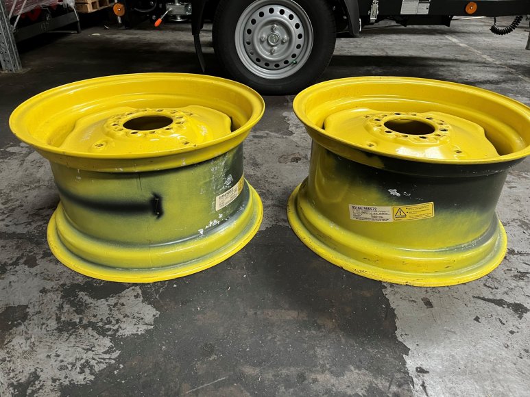 John Deere 3036E Wheels LVA14379