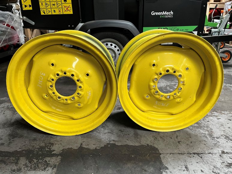 John Deere 3036E Wheels LVA14379