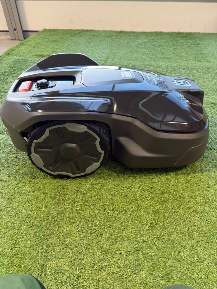 Ex-Demo Husqvarna Automower® 320 NERA