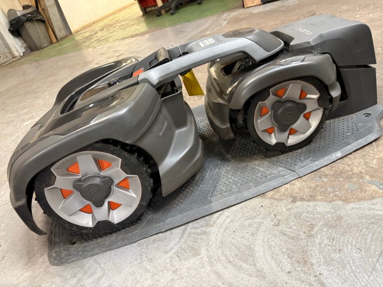 Husqvarna 435X AWD Automower®