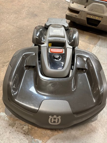 Husqvarna 435X AWD Automower®