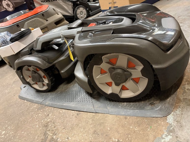 Husqvarna 435X AWD Automower®