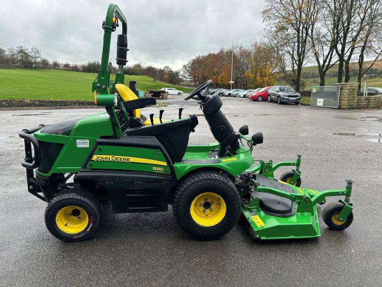John Deere 1580 Front Mower