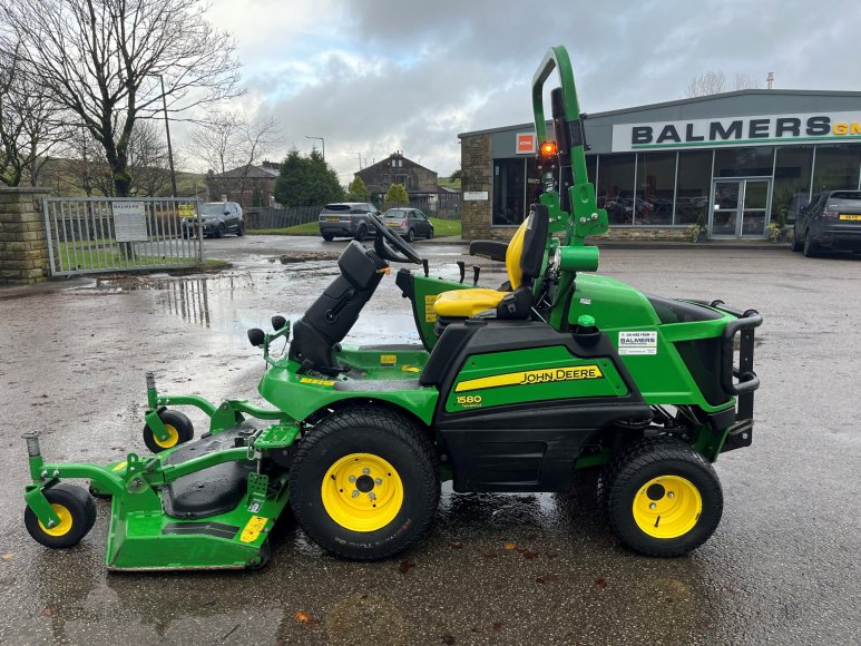 John Deere 1580 Front Mower