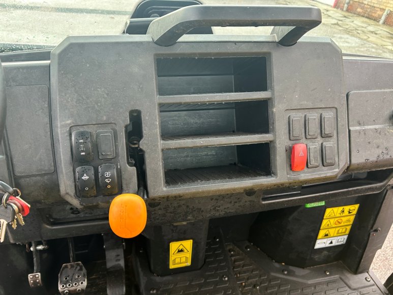 John Deere XUV865M Utility Vehicle 