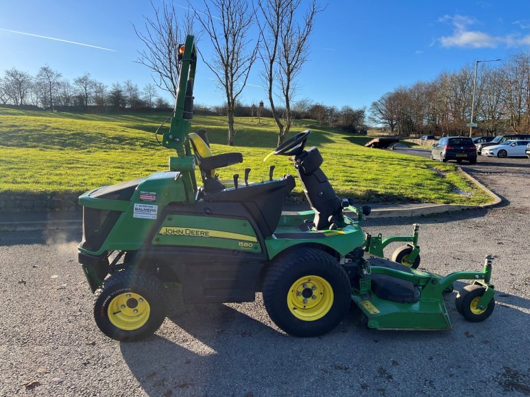 John Deere 1580 Front Mower