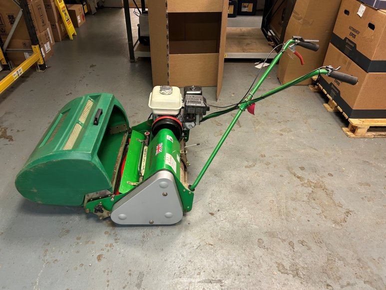 Dennis FT 610 Pedestrian Cylinder Mower