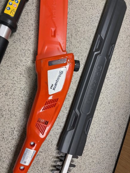 Husqvarna 120iTK4-PK long-reach 2-in-1 hedge trimmer / pole pruner with battery & charger