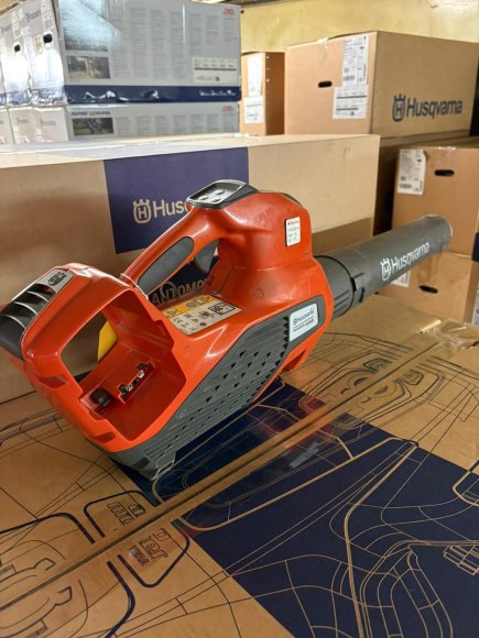 Husqvarna 525iB Battery Blower with battery & charger