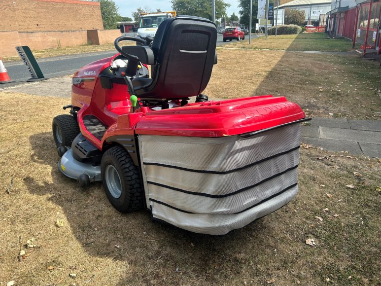 Honda HF2625 Ride On Mower