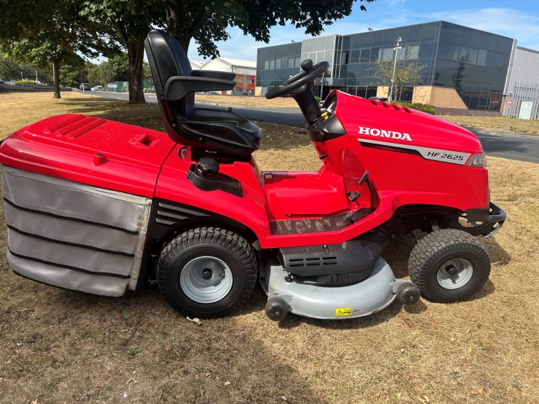 Honda HF2625 Ride On Mower