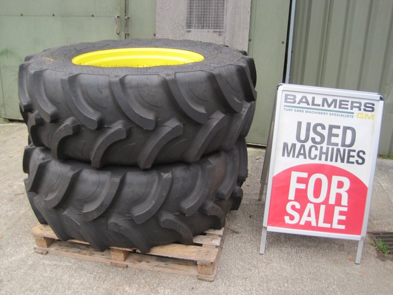 John Deere Wheels&tyres for a 5075E Balmers GM Ltd