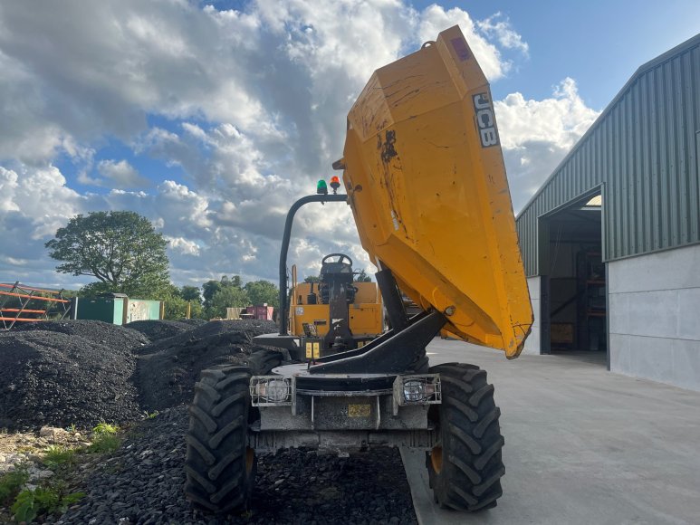 JCB 6 Tonne Swivel Tip Dumper 