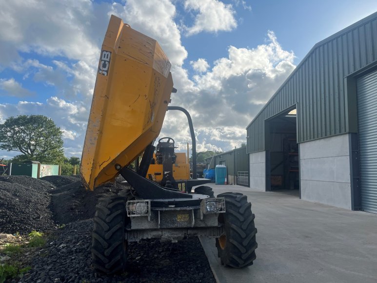 JCB 6 Tonne Swivel Tip Dumper 