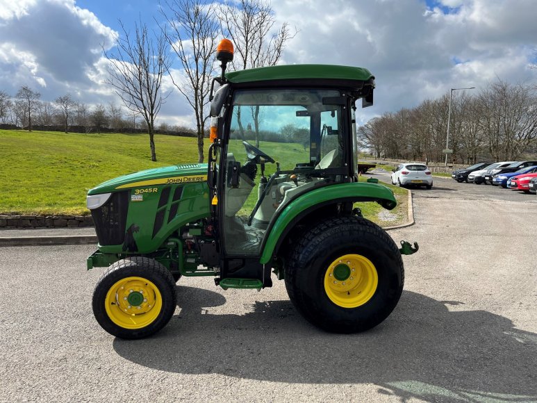 John Deere 3045R Compact Tractor 