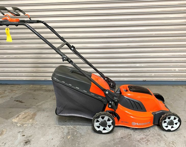 Husqvarna LC 141i battery lawnmower