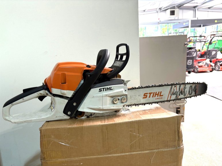 Ex Demo Stihl MS 261 C-M / 18" chainsaw