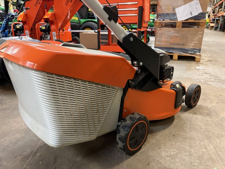 Stihl RM 253 T Petrol Mower