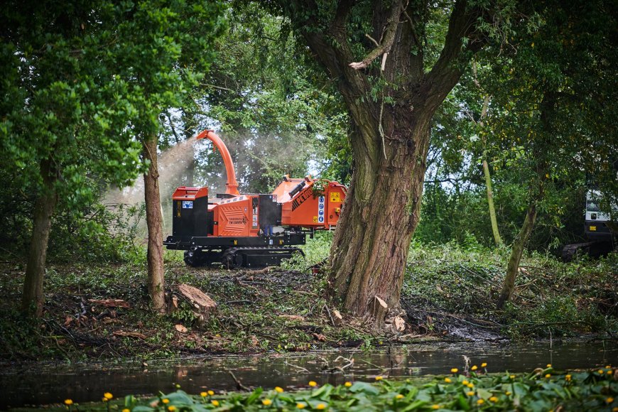 TW 230VTR Petrol Tracked Chipper