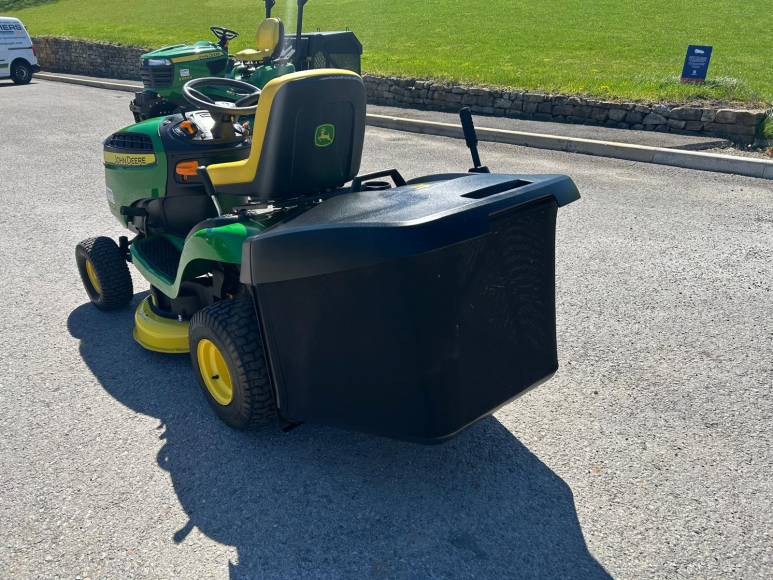 John Deere X135R Ride On Mower