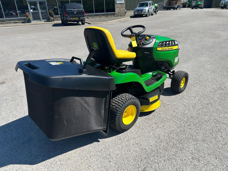 John Deere X135R Ride On Mower