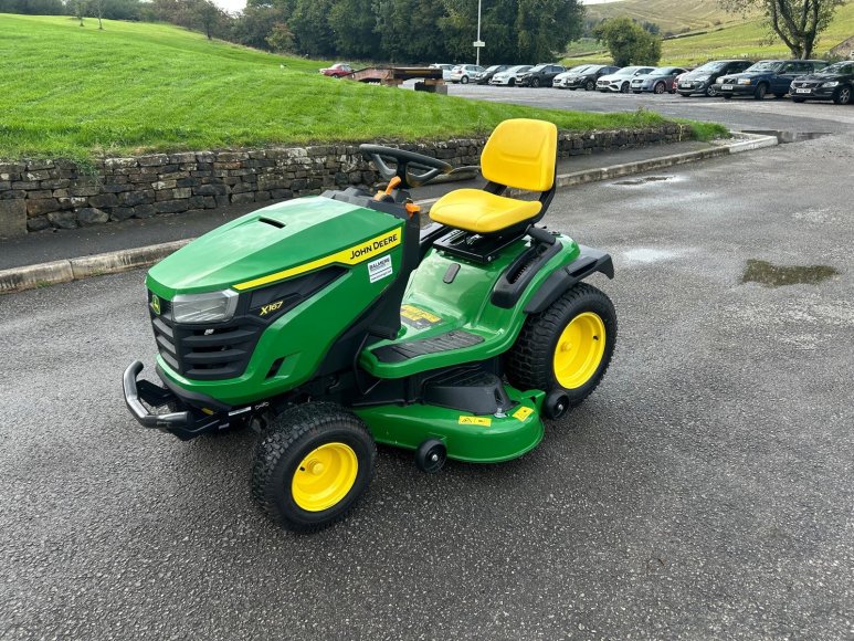 John Deere X167 Ride-On Mower