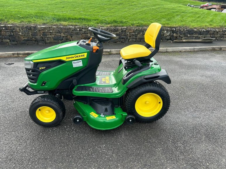 John Deere X167 Ride-On Mower
