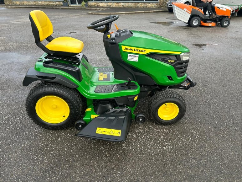 John Deere X167 Ride-On Mower