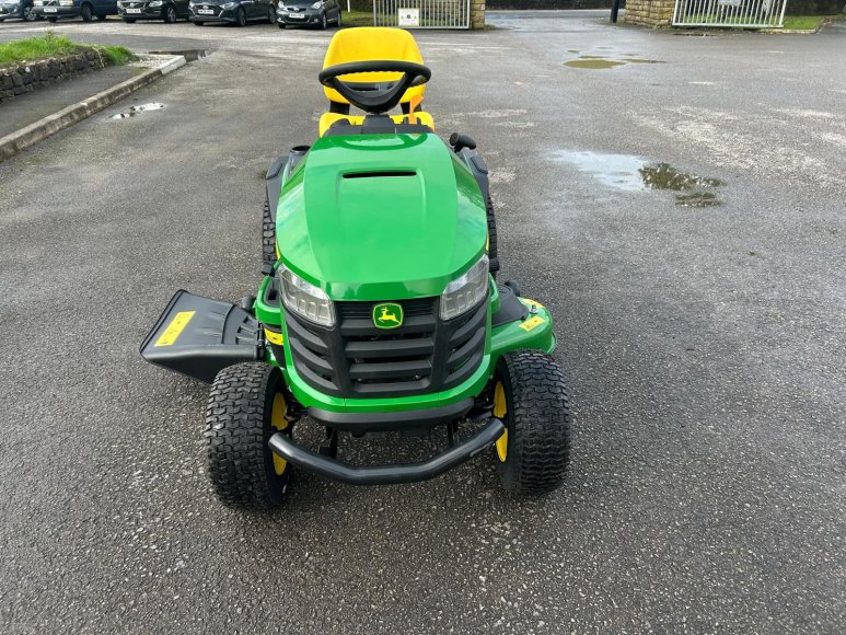 John Deere X167 Ride-On Mower