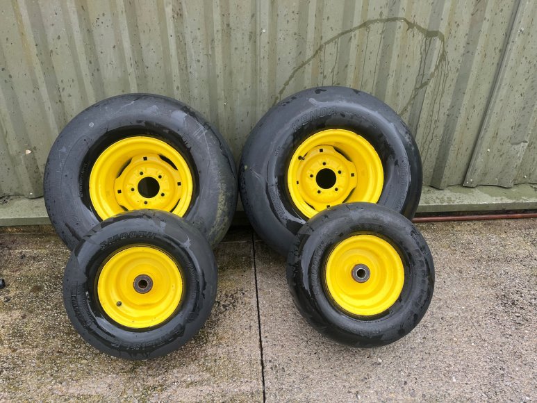 John Deere X950R Smooth Wheels & Tyres 